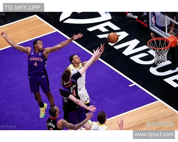 猛龙与爵士的激烈对决竟然演变成一场意外的脱裤子闹剧